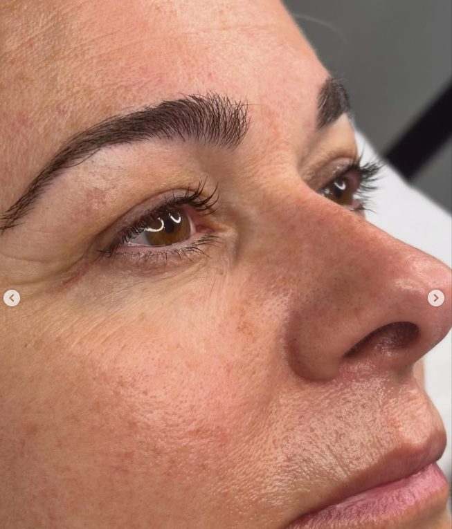 Trabajo de cejas y pestañas