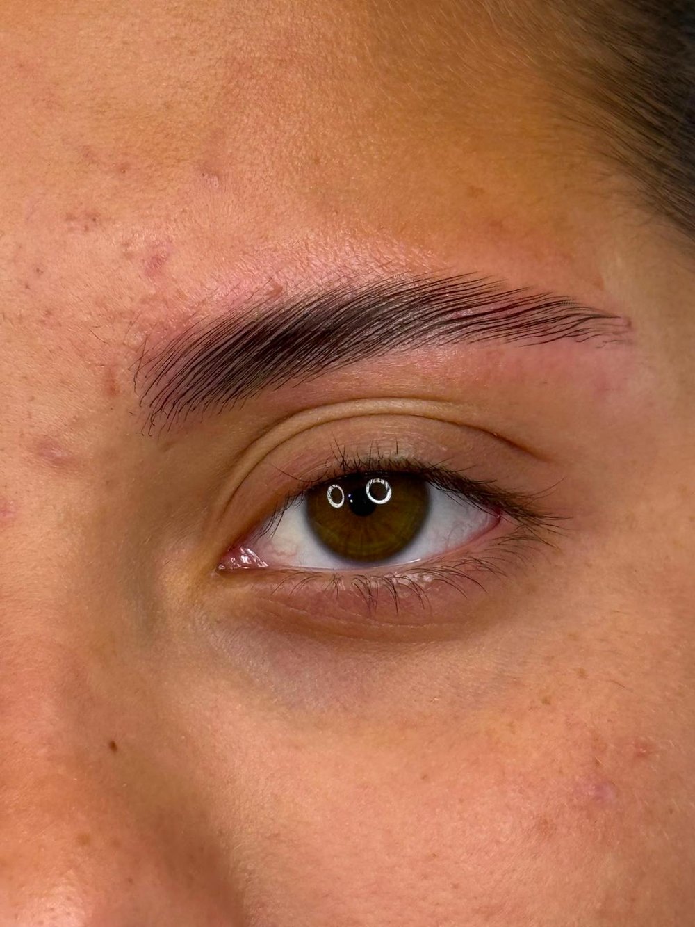 Trabajo de laminado de cejas